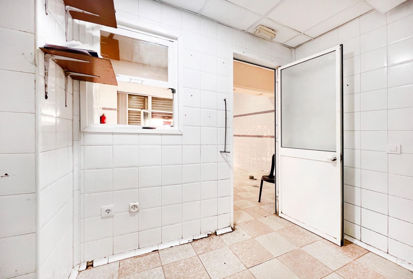 Erhverv til salg i Cadiz by - € 180.000 (Ref: 8849387)