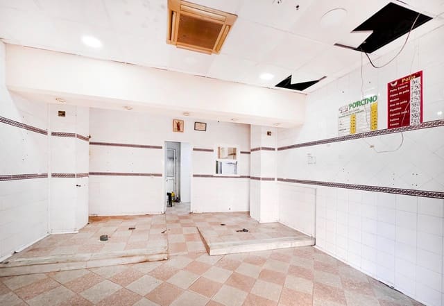 Erhverv til salg i Cádiz by - € 180.000 (Ref: 8849387)