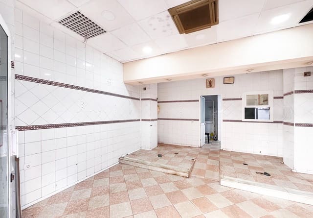 Erhverv til salg i Cádiz by - € 180.000 (Ref: 8849387)