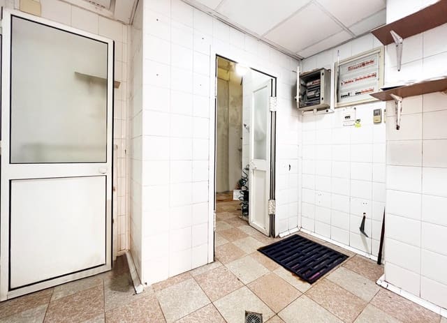 Erhverv til salg i Cádiz by - € 180.000 (Ref: 8849387)