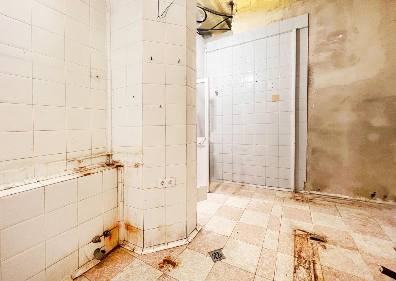 Erhverv til salg i Cadiz by - € 180.000 (Ref: 8849387)