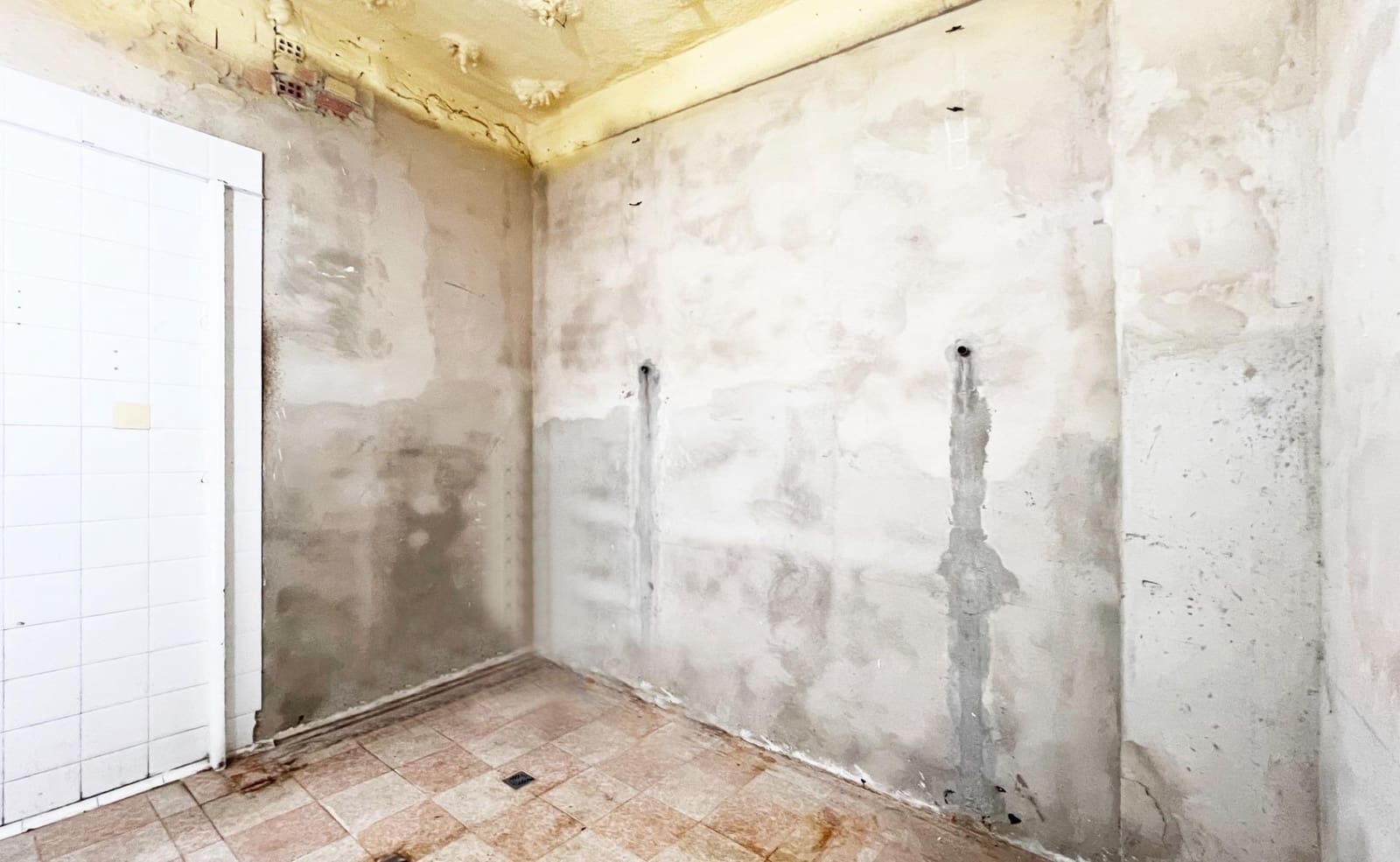Kaupallinen myytävänä paikassa Cadiz kaupunki - 170 000 € (Ref: 8849387)