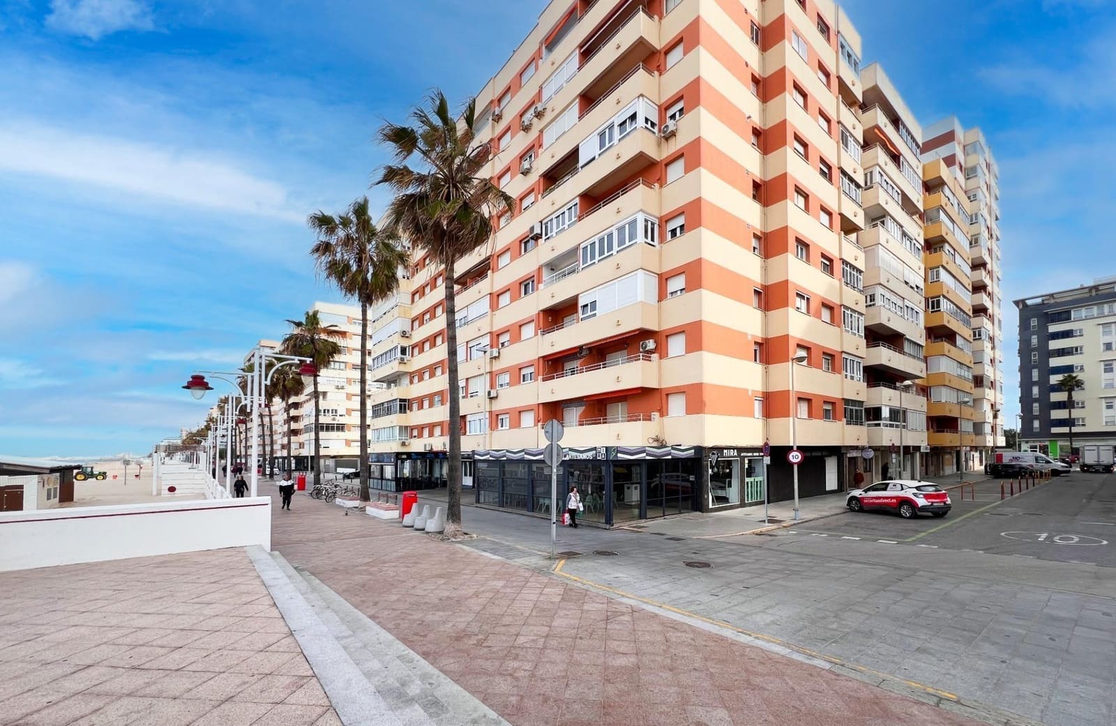 Kaupallinen myytävänä paikassa Cadiz kaupunki - 170 000 € (Ref: 8849387)