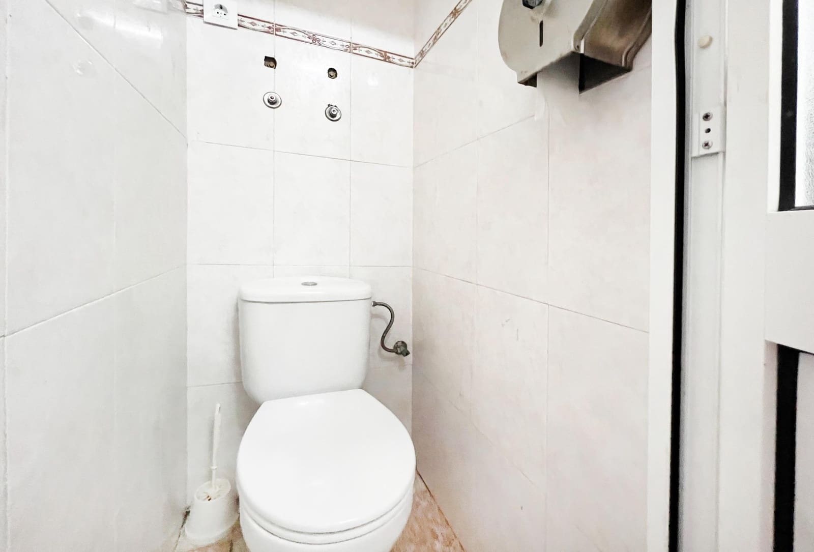 Kaupallinen myytävänä paikassa Cadiz kaupunki - 170 000 € (Ref: 8849387)