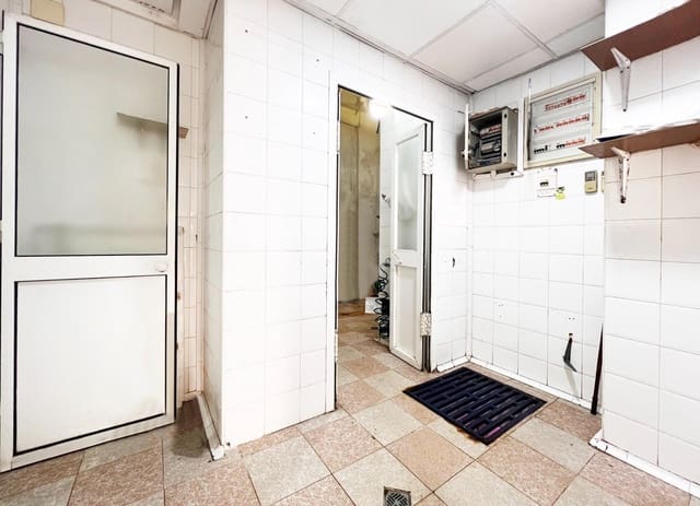 Komercyjne na sprzedaż w Miasto Kadyks - 170 000 € (Ref: 8849387)