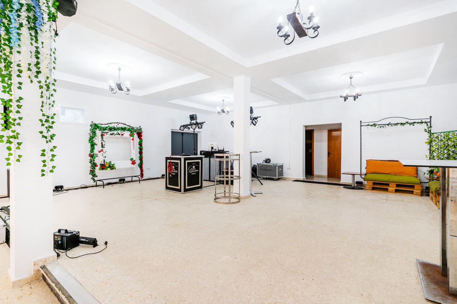 Erhverv til salg i Chiclana de la Frontera - € 339.990 (Ref: 8923827)