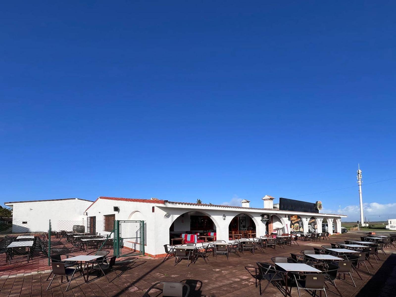 Erhverv til salg i Chiclana de la Frontera - € 339.990 (Ref: 8923827)