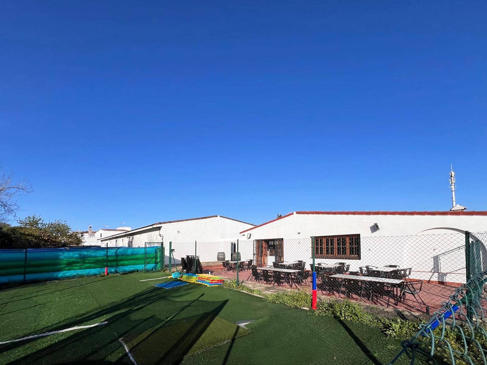 Erhverv til salg i Chiclana de la Frontera - € 339.990 (Ref: 8923827)