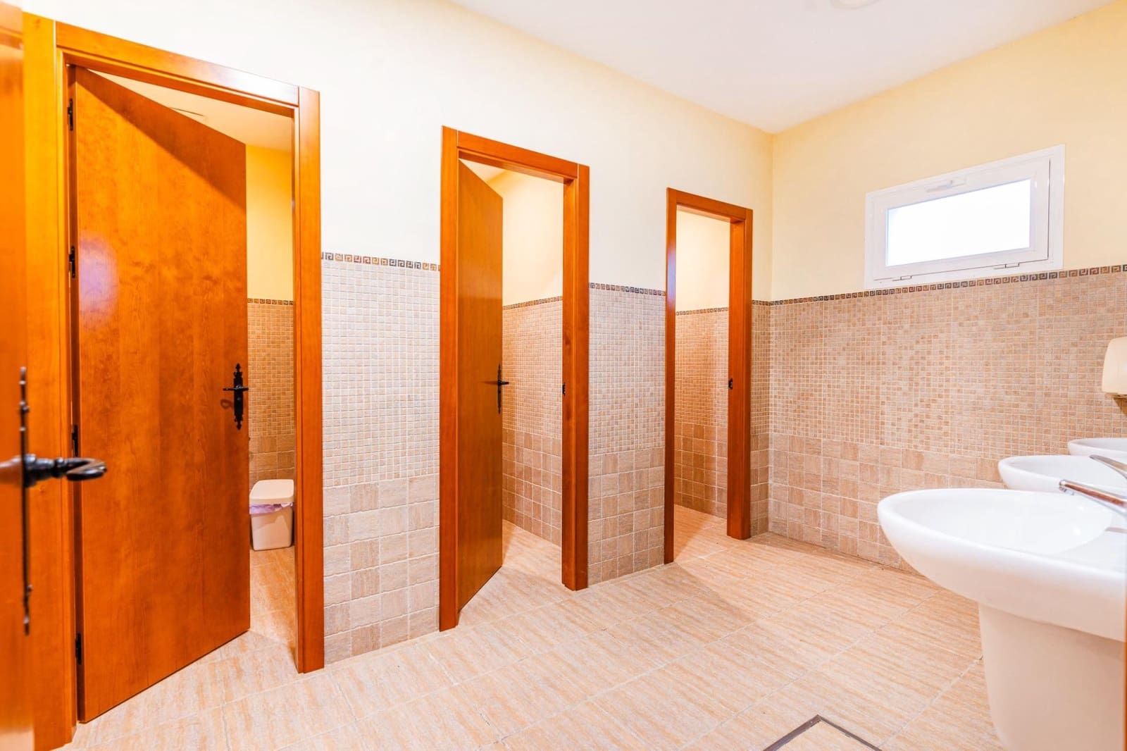 Erhverv til salg i Chiclana de la Frontera - € 339.990 (Ref: 8923827)