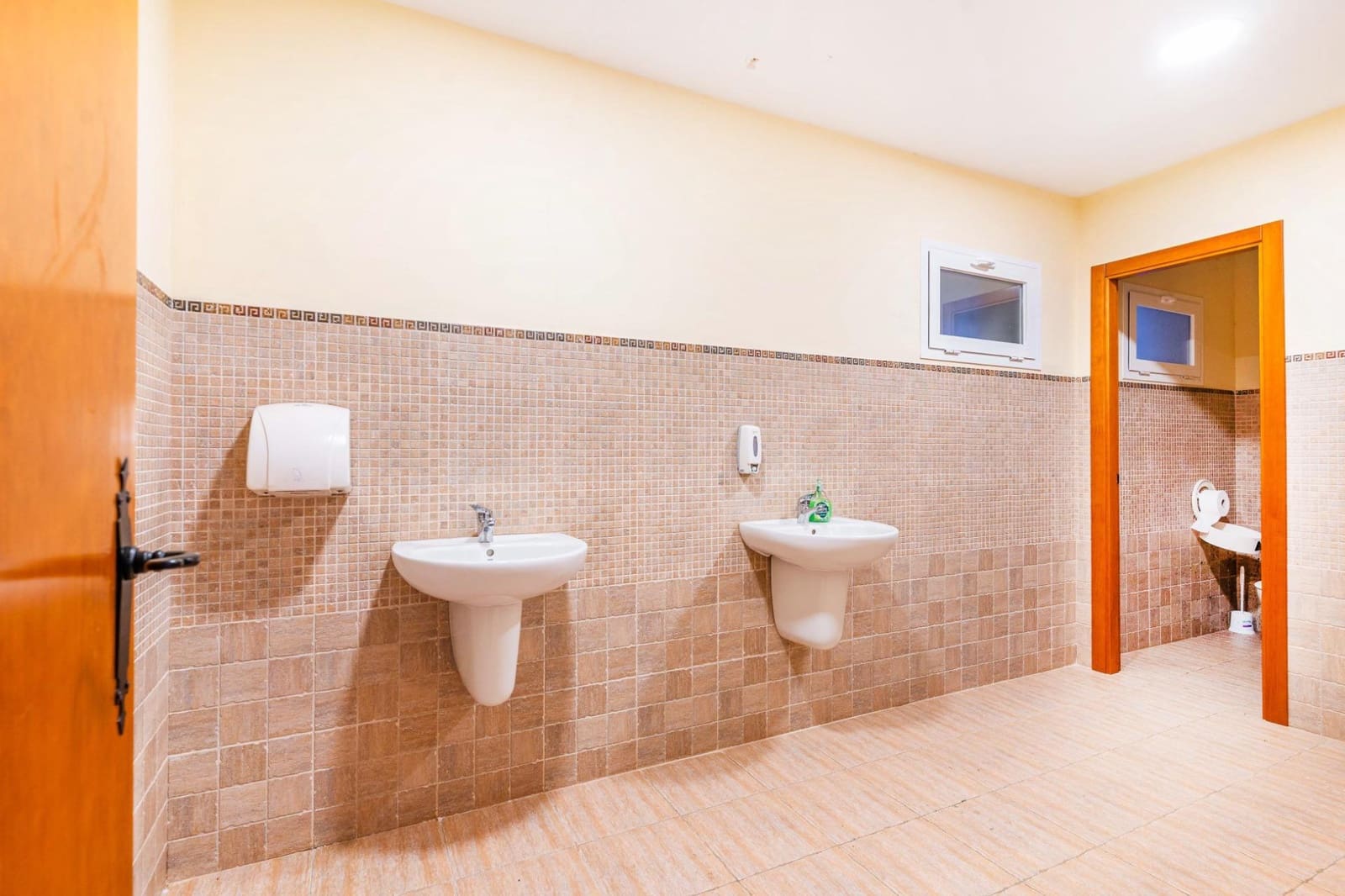 Erhverv til salg i Chiclana de la Frontera - € 339.990 (Ref: 8923827)