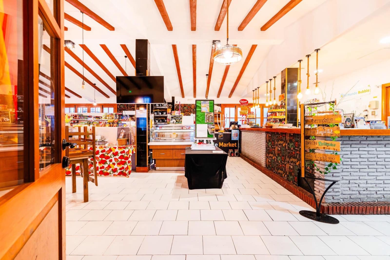 Erhverv til salg i Chiclana de la Frontera - € 339.990 (Ref: 8923827)