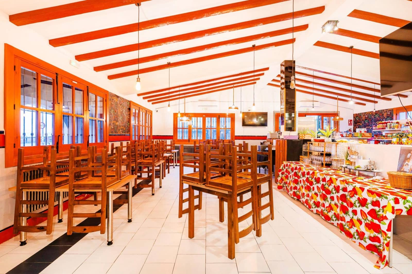 Erhverv til salg i Chiclana de la Frontera - € 339.990 (Ref: 8923827)