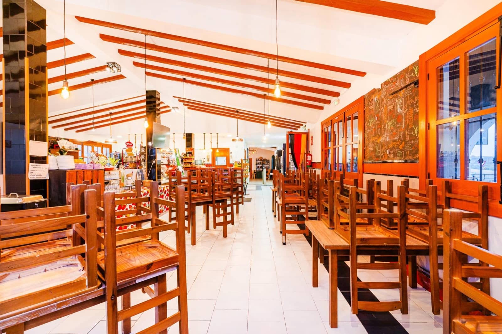 Erhverv til salg i Chiclana de la Frontera - € 339.990 (Ref: 8923827)