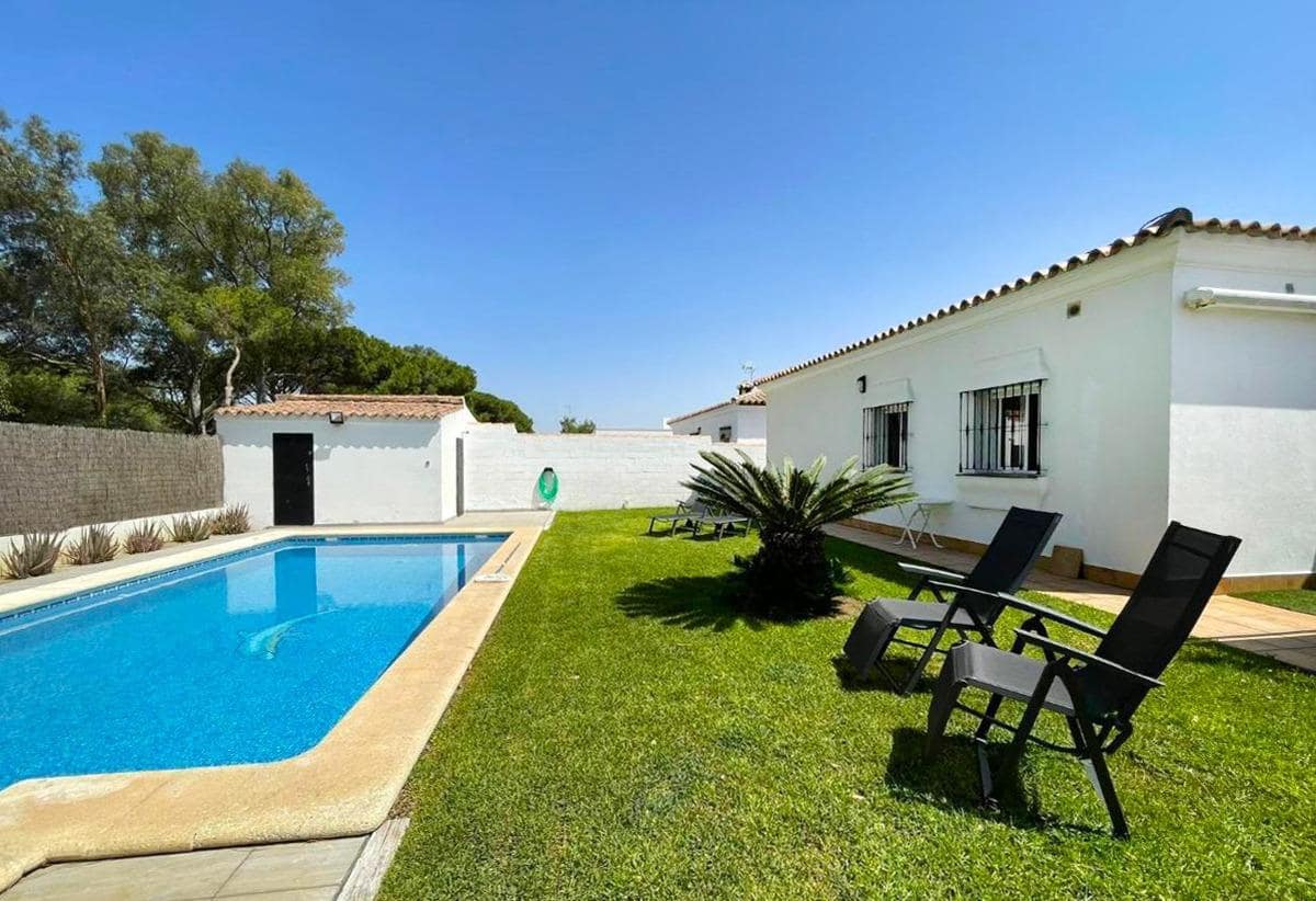 3 soveværelse Villa til salg i Novo Sancti Petri med swimmingpool garage - € 320.000 (Ref: 8972815)