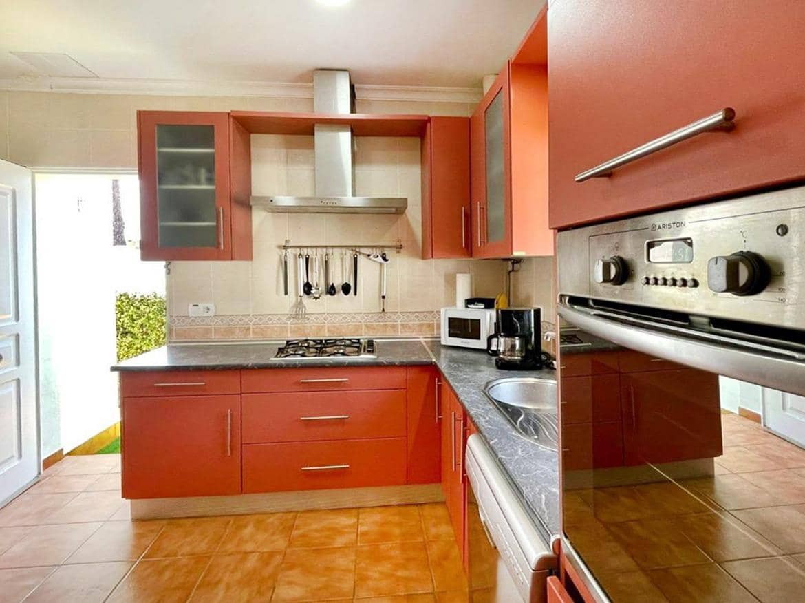 3 soveværelse Villa til salg i Novo Sancti Petri med swimmingpool garage - € 320.000 (Ref: 8972815)