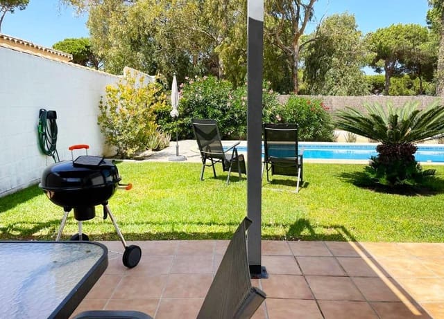 3 soverom Villa til salgs i Novo Sancti Petri, Chiclana de la Frontera med svømmebasseng garasje - € 320 000 (Ref: 8972815)