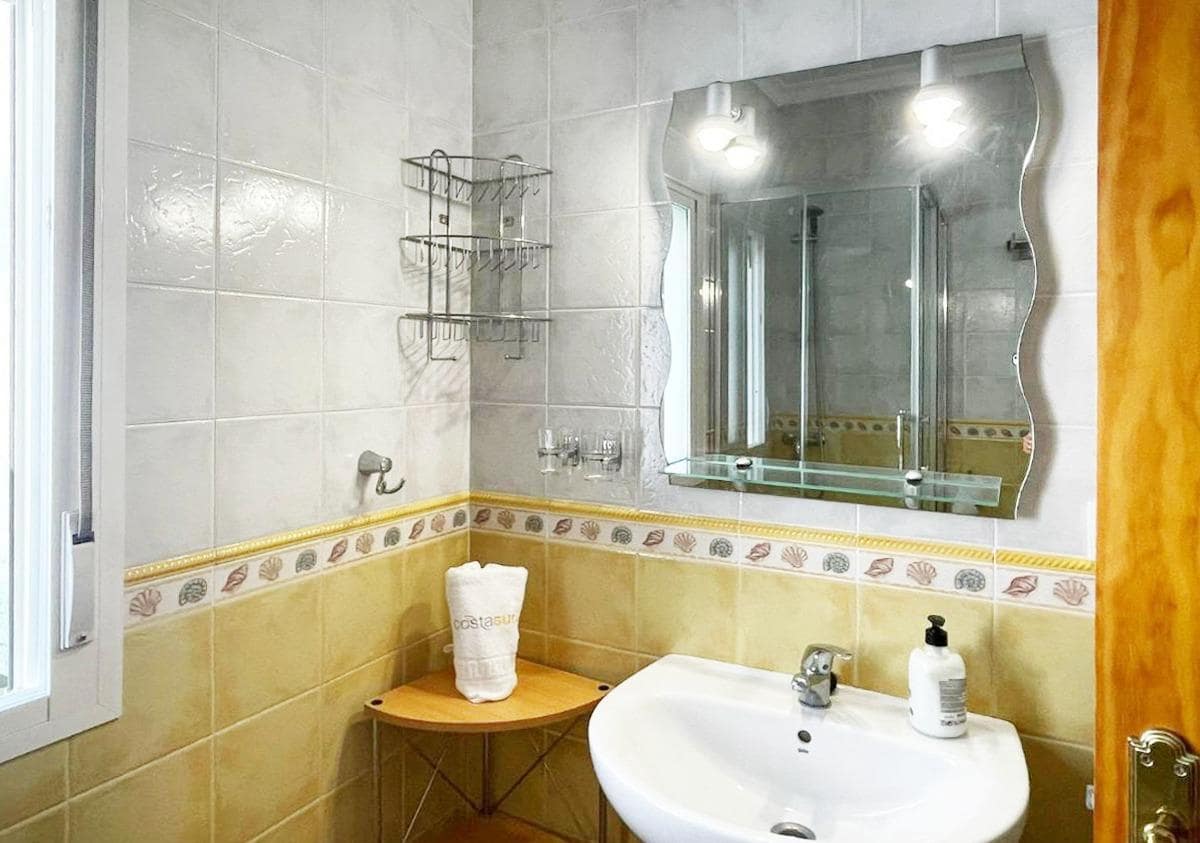 3 soveværelse Villa til salg i Novo Sancti Petri med swimmingpool garage - € 320.000 (Ref: 8972815)