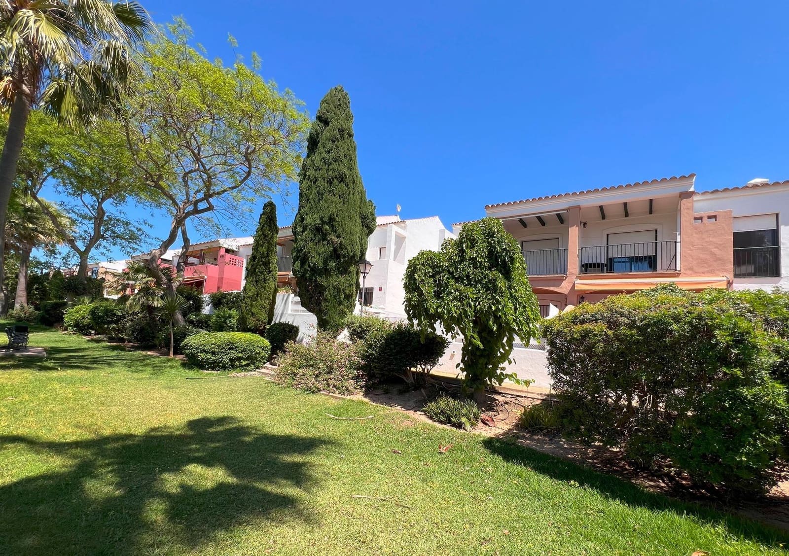 2 soveværelse Lejlighed til salg i La Barrosa med swimmingpool garage - € 305.000 (Ref: 9008647)