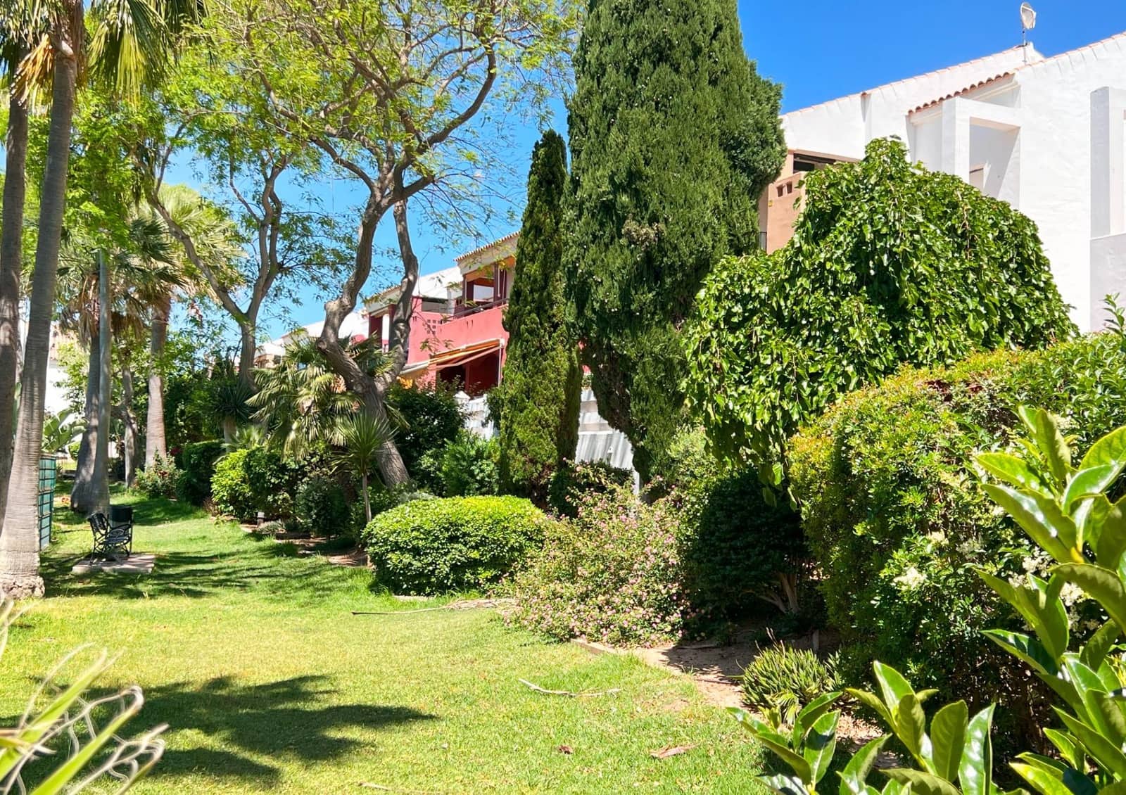 2 soveværelse Lejlighed til salg i La Barrosa med swimmingpool garage - € 305.000 (Ref: 9008647)