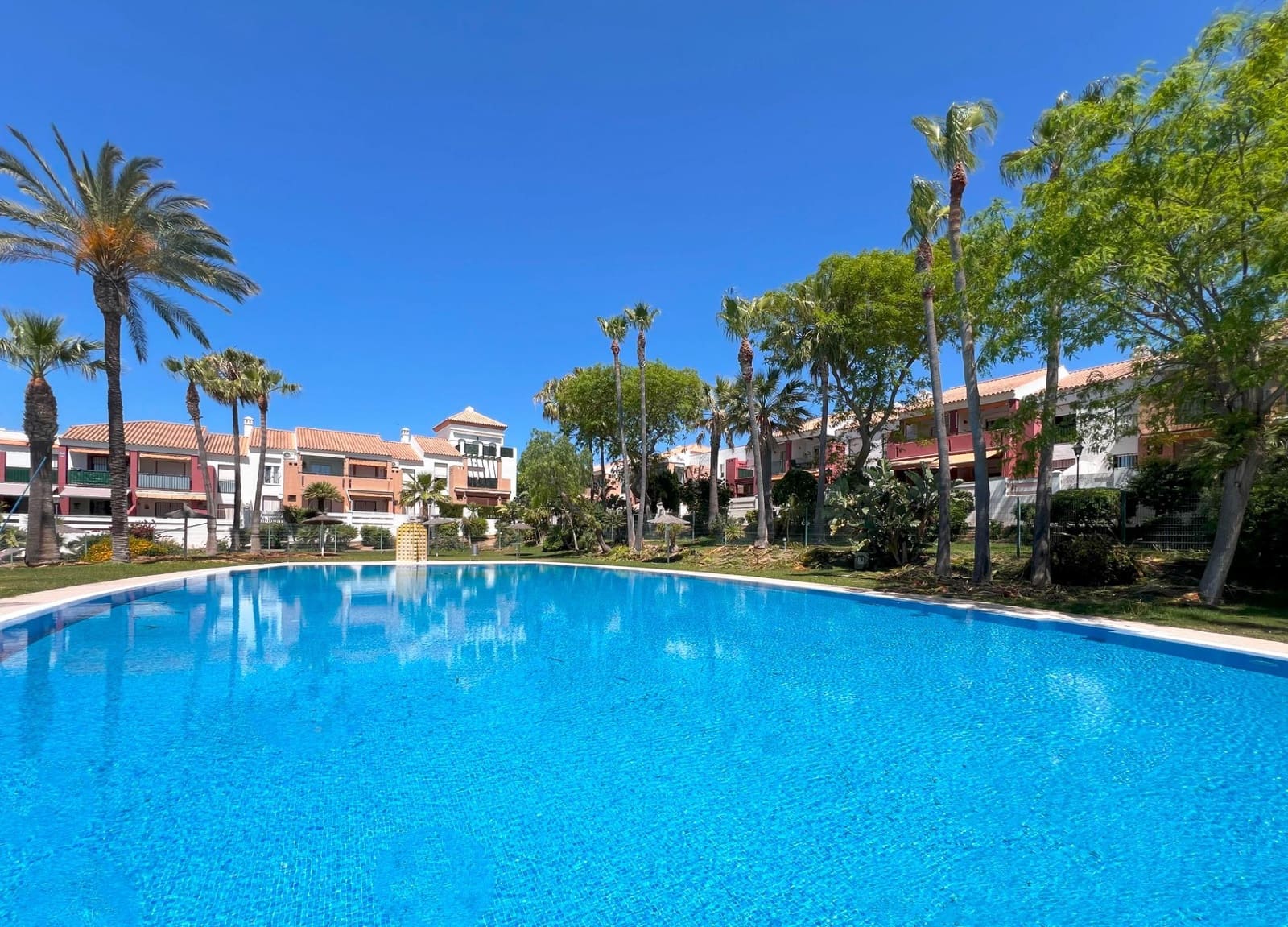 2 soveværelse Lejlighed til salg i La Barrosa med swimmingpool garage - € 305.000 (Ref: 9008647)