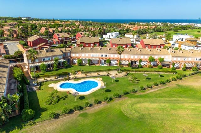 3 soveværelse Rækkehus til salg i Novo Sancti Petri, Chiclana de la Frontera med swimmingpool - € 580.000 (Ref: 9156130)