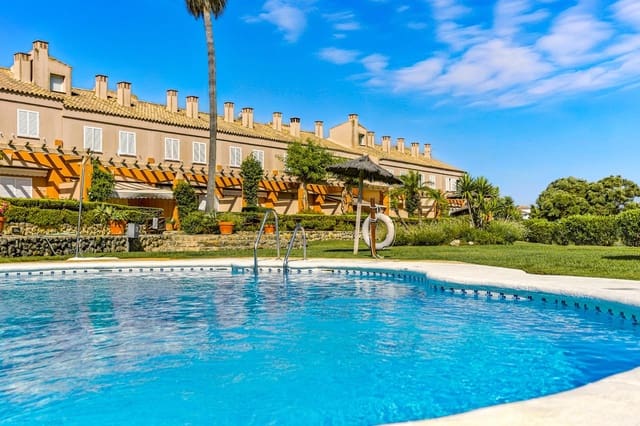 3 soveværelse Rækkehus til salg i Novo Sancti Petri, Chiclana de la Frontera med swimmingpool - € 580.000 (Ref: 9156130)