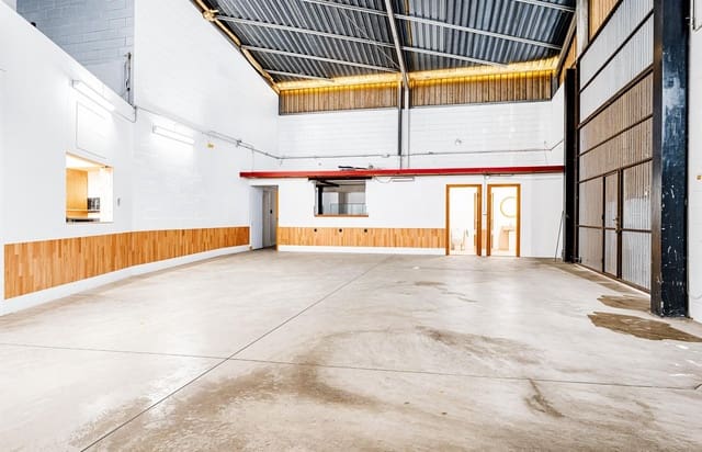 Business for sale in San Fernando - € 229,990 (Ref: 9204777)