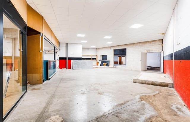 Business for sale in San Fernando - € 229,990 (Ref: 9204777)