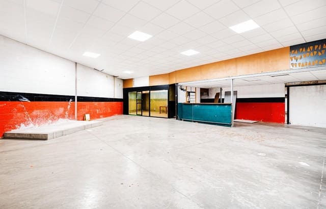 Business for sale in San Fernando - € 229,990 (Ref: 9204777)