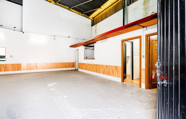 Business for sale in San Fernando - € 229,990 (Ref: 9204777)