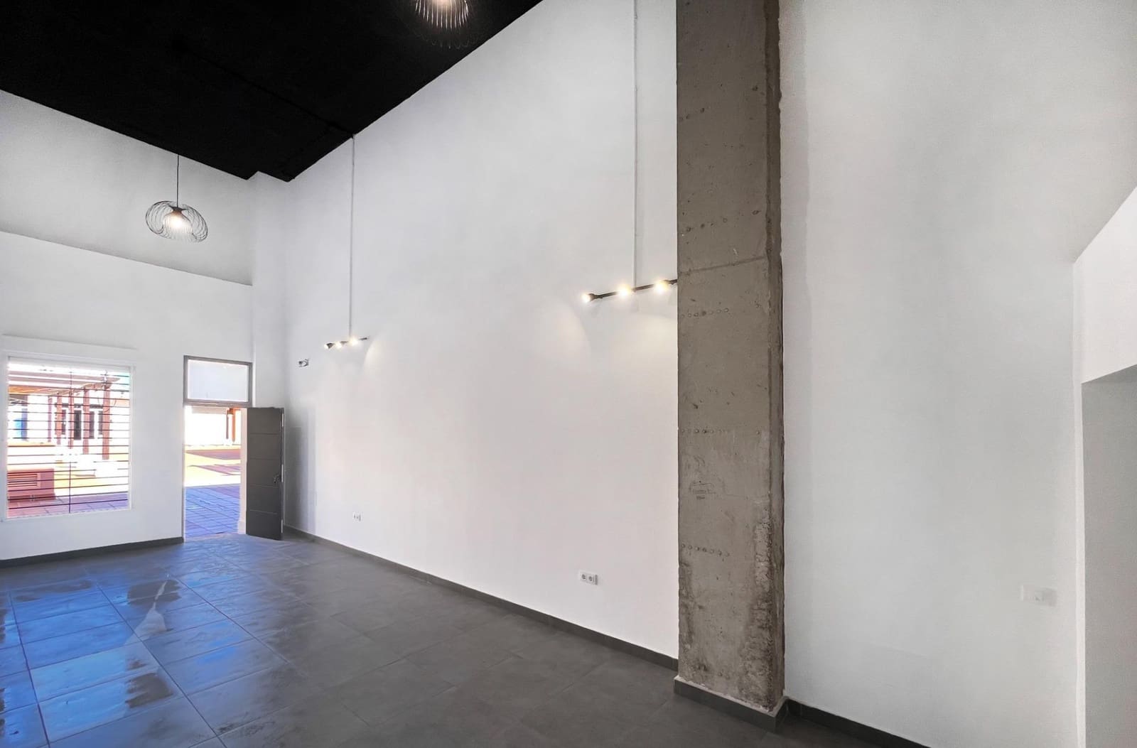 Local Comercial en Novo Sancti Petri en venta - 159.990 € (Ref: 9287714)