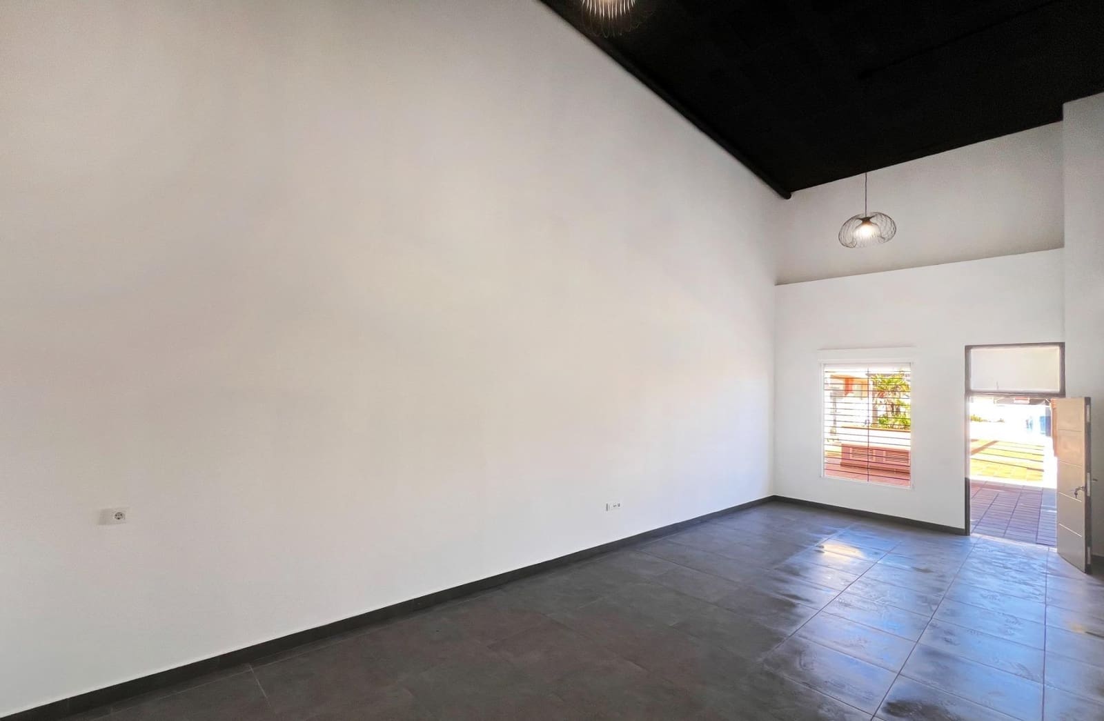 Local Comercial en Novo Sancti Petri en venta - 159.990 € (Ref: 9287714)