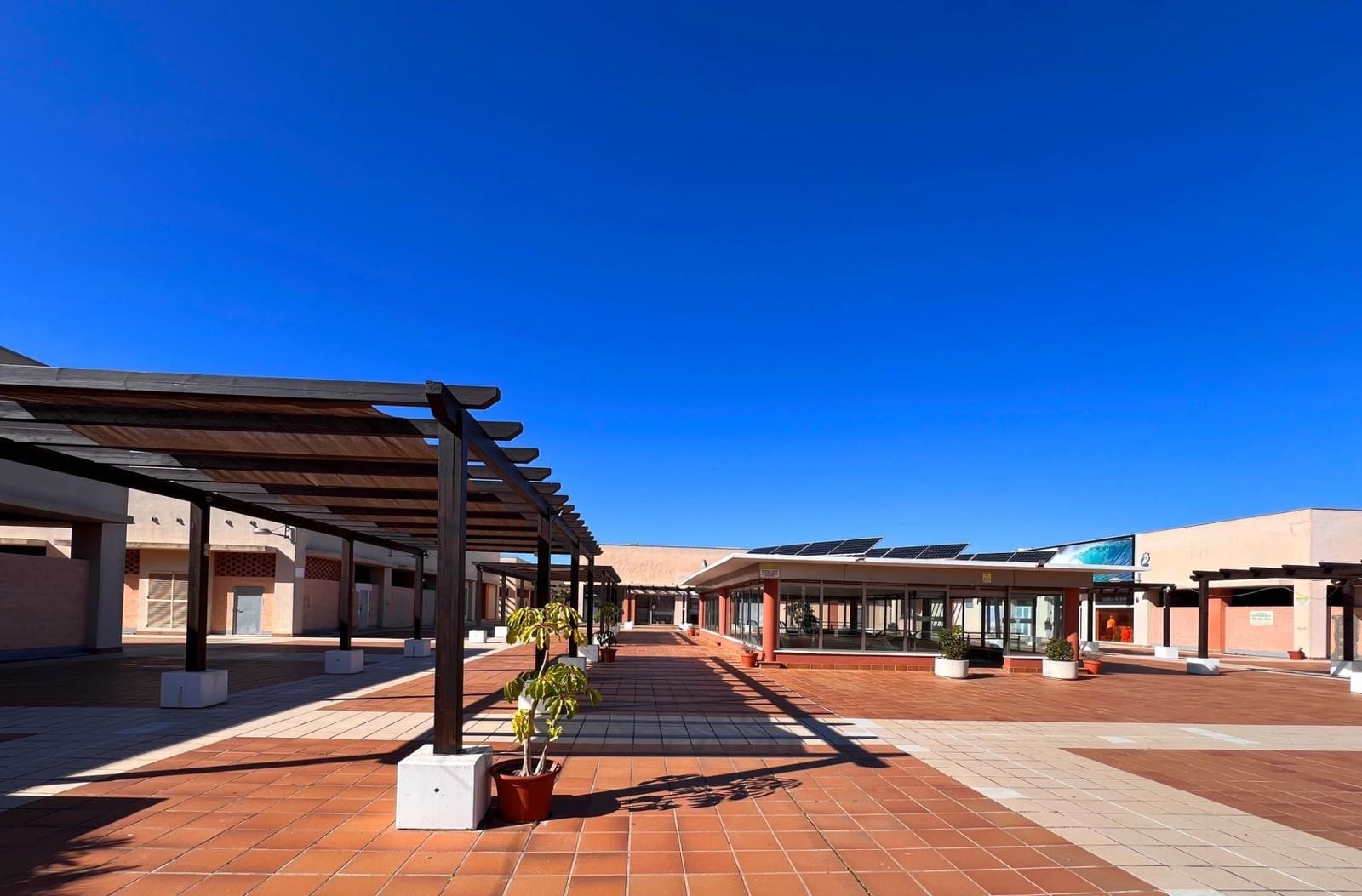 Local Comercial en Novo Sancti Petri en venta - 159.990 € (Ref: 9287714)