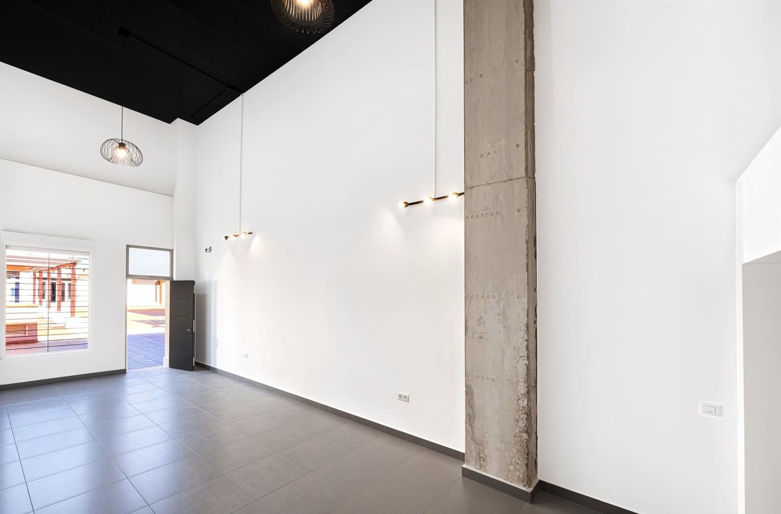 Commercial for sale in Novo Sancti Petri - € 159,990 (Ref: 9287714)