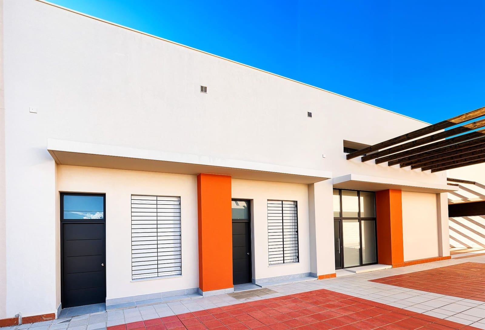 Commercial for sale in Novo Sancti Petri - € 159,990 (Ref: 9287714)