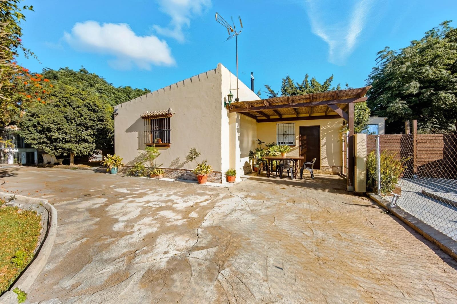 3 soveværelse Villa til salg i Chiclana de la Frontera med swimmingpool - € 359.990 (Ref: 9296788)