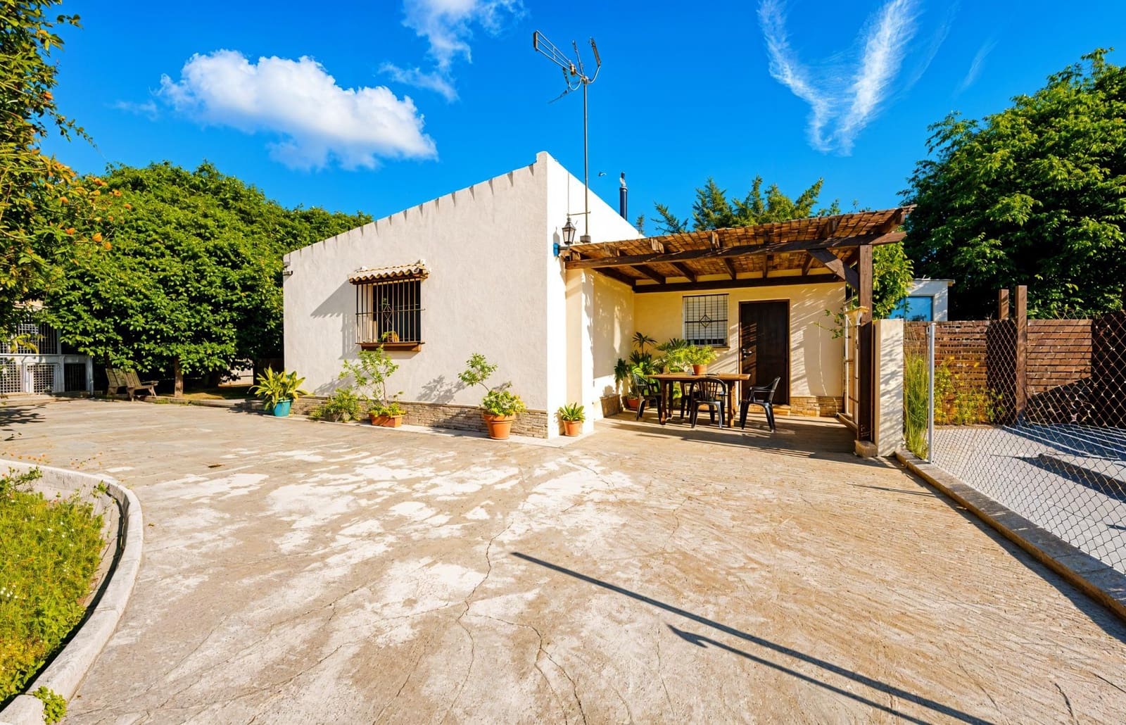 3 bedroom Villa for sale in Chiclana de la Frontera with pool - € 349,990 (Ref: 9296788)
