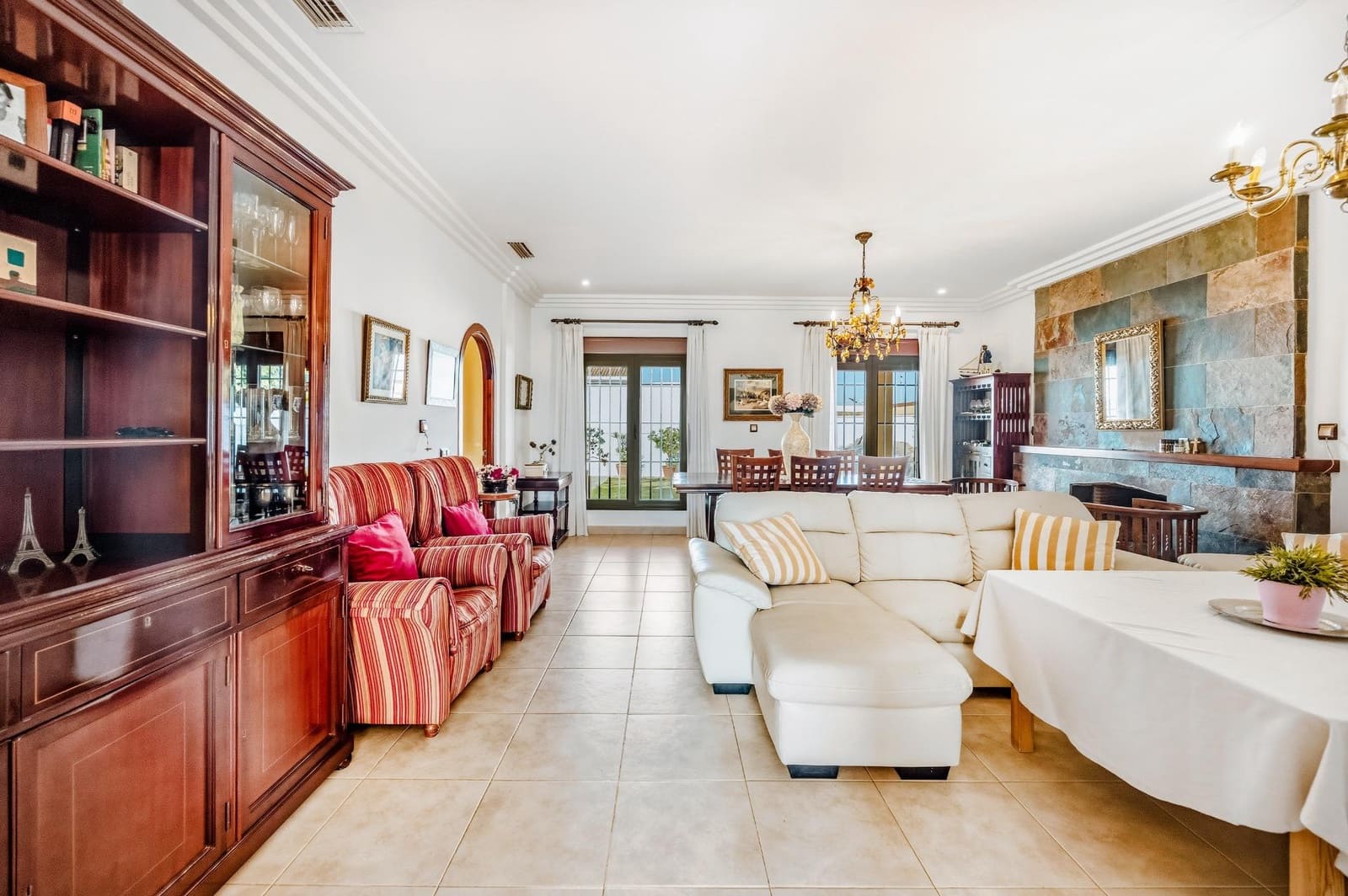 5 sypialnia Willa na sprzedaż w Chiclana de la Frontera z basenem garażem - 650 000 € (Ref: 9337869)