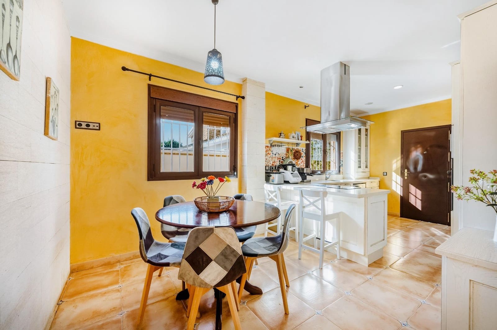 5 sypialnia Willa na sprzedaż w Chiclana de la Frontera z basenem garażem - 650 000 € (Ref: 9337869)