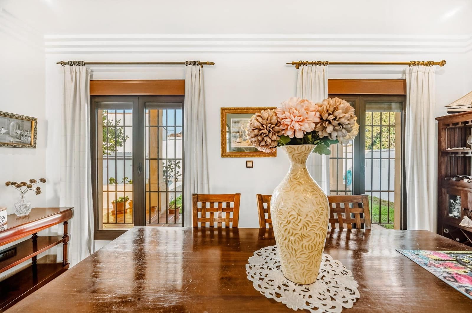 5 bedroom Villa for sale in Chiclana de la Frontera with pool garage - € 630,000 (Ref: 9337869)