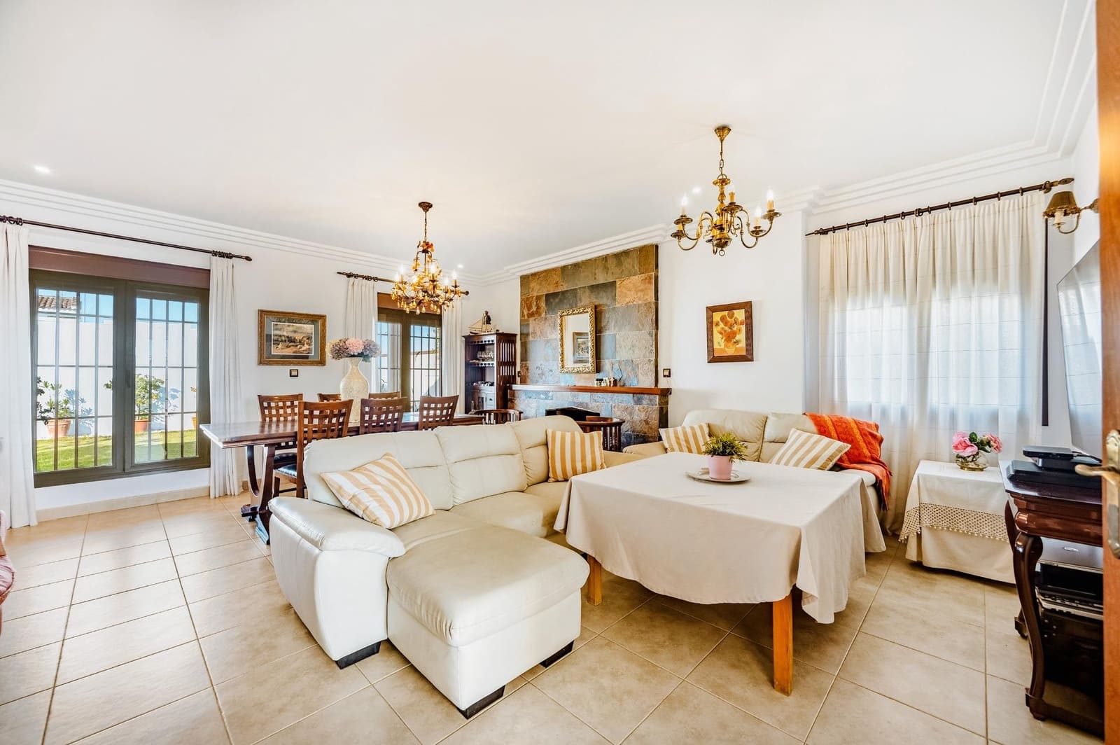 5 sypialnia Willa na sprzedaż w Chiclana de la Frontera z basenem garażem - 630 000 € (Ref: 9337869)
