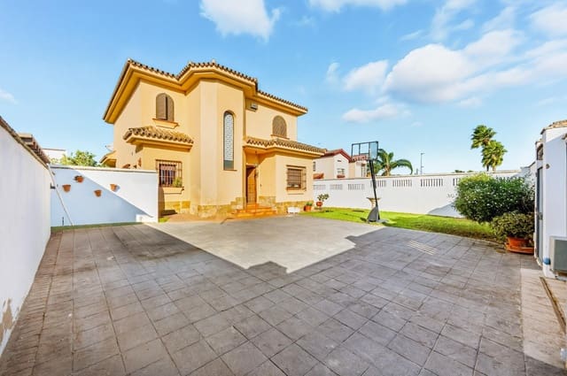 5 bedroom Villa for sale in Chiclana de la Frontera with pool garage - € 630,000 (Ref: 9337869)