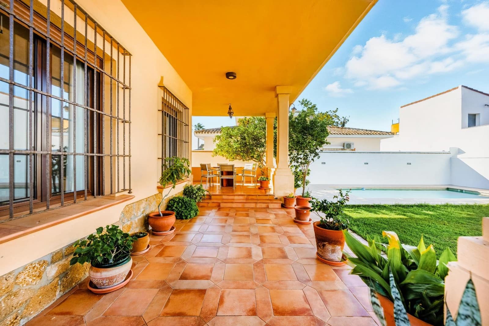 5 sypialnia Willa na sprzedaż w Chiclana de la Frontera z basenem garażem - 630 000 € (Ref: 9337869)