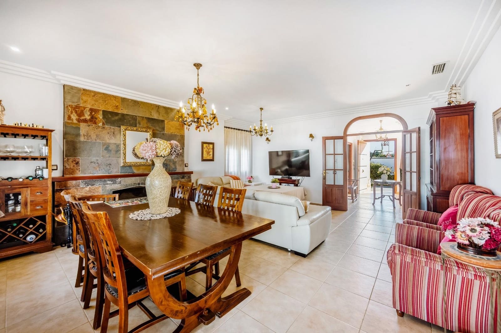 5 sypialnia Willa na sprzedaż w Chiclana de la Frontera z basenem garażem - 630 000 € (Ref: 9337869)