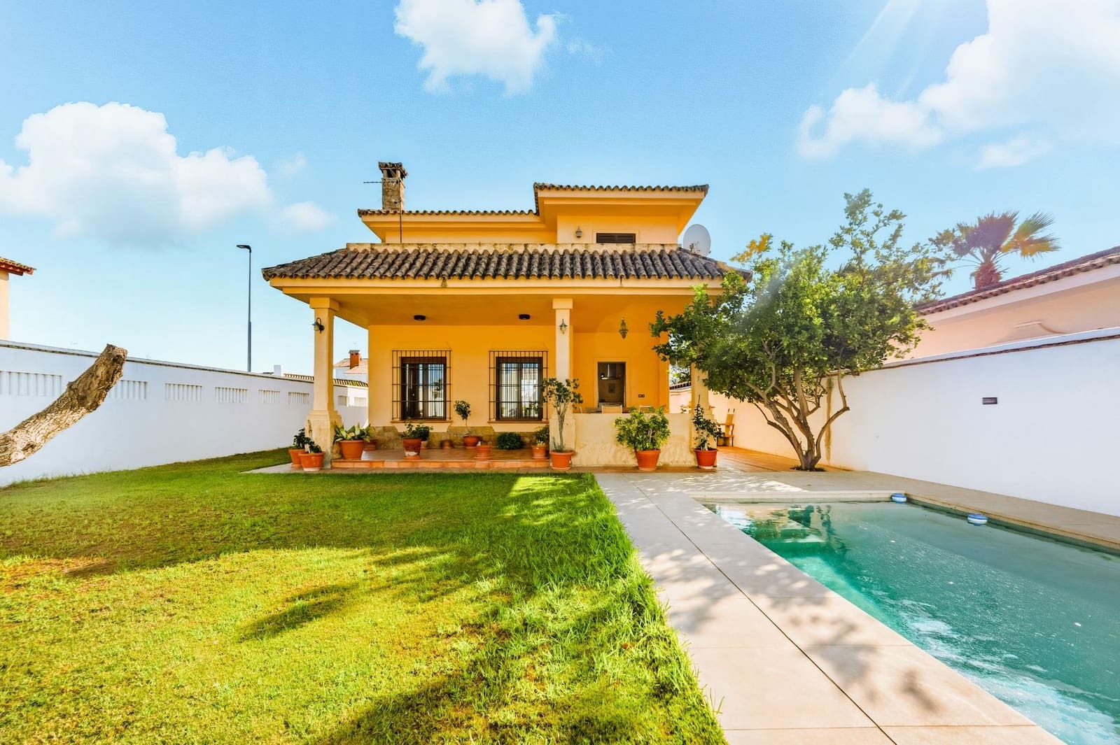 5 sypialnia Willa na sprzedaż w Chiclana de la Frontera z basenem garażem - 630 000 € (Ref: 9337869)