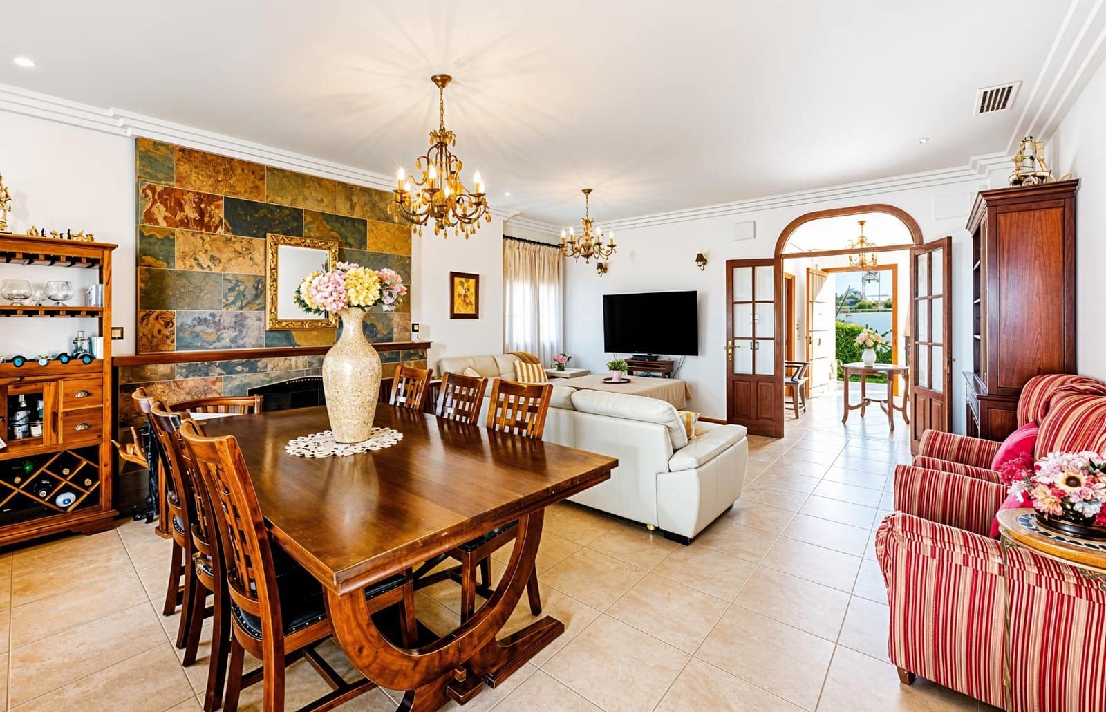 5 soveværelse Villa til salg i Chiclana de la Frontera med swimmingpool garage - € 630.000 (Ref: 9337869)