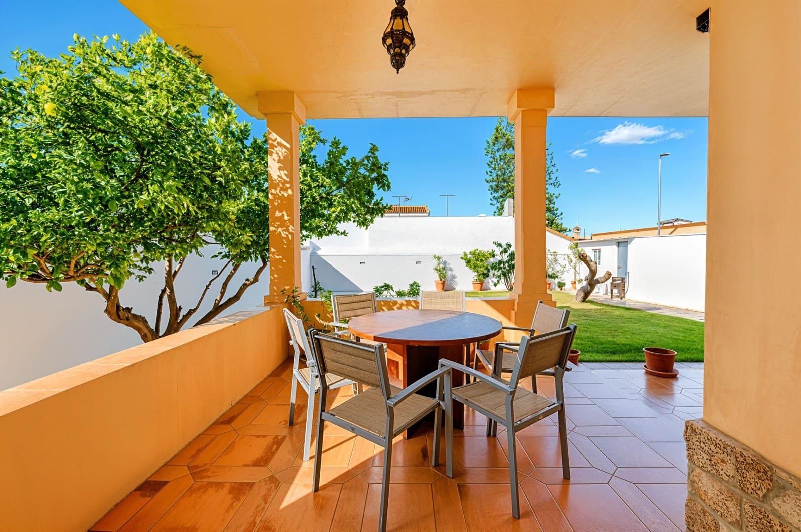 5 bedroom Villa for sale in Chiclana de la Frontera with pool garage - € 630,000 (Ref: 9337869)