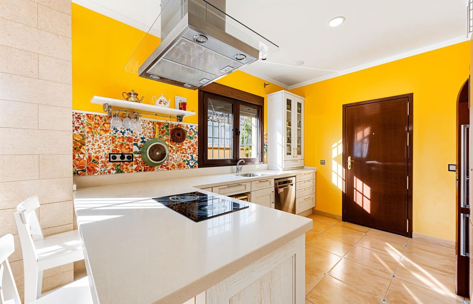 5 bedroom Villa for sale in Chiclana de la Frontera with pool garage - € 630,000 (Ref: 9337869)