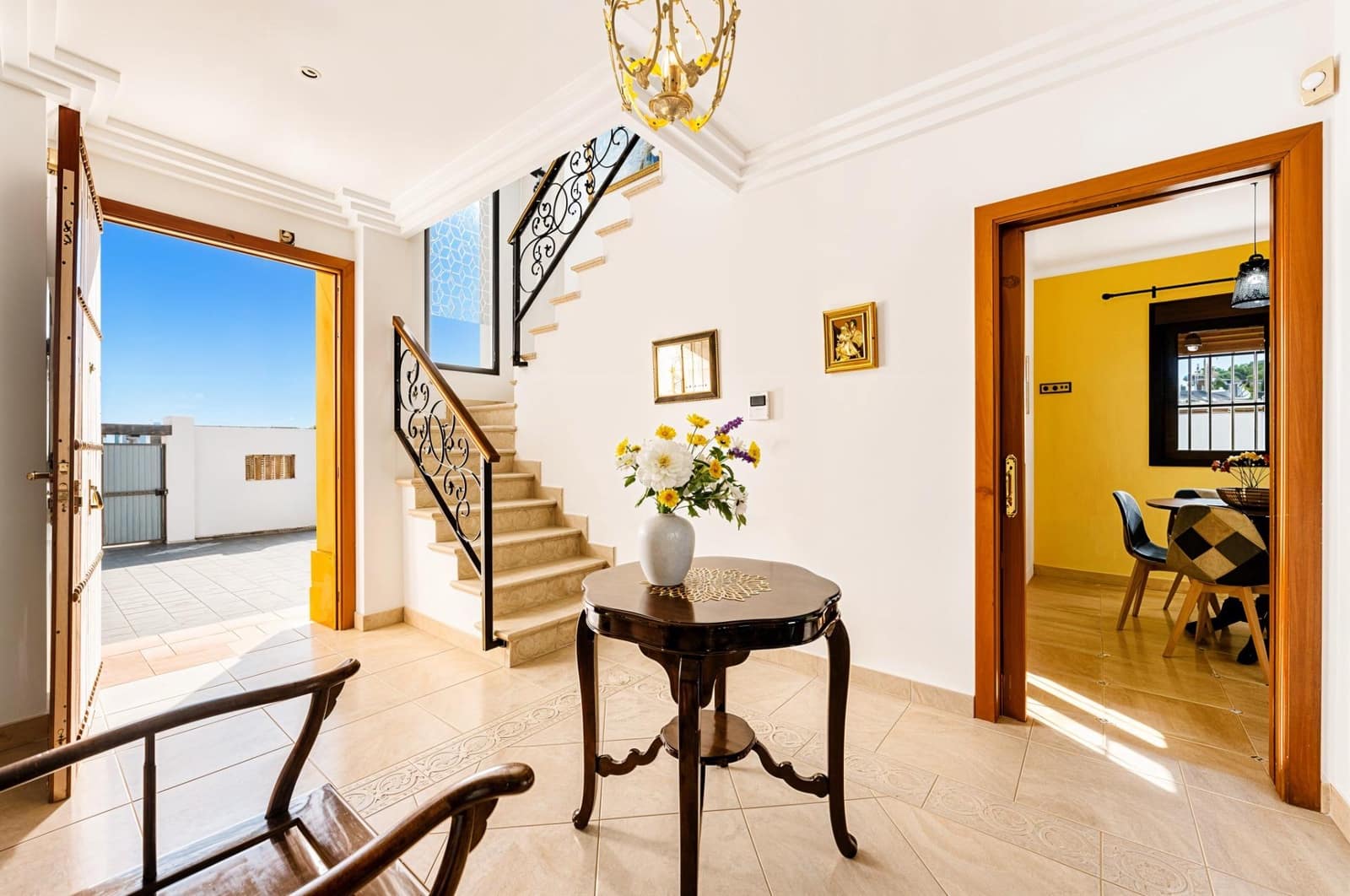 5 bedroom Villa for sale in Chiclana de la Frontera with pool garage - € 630,000 (Ref: 9337869)