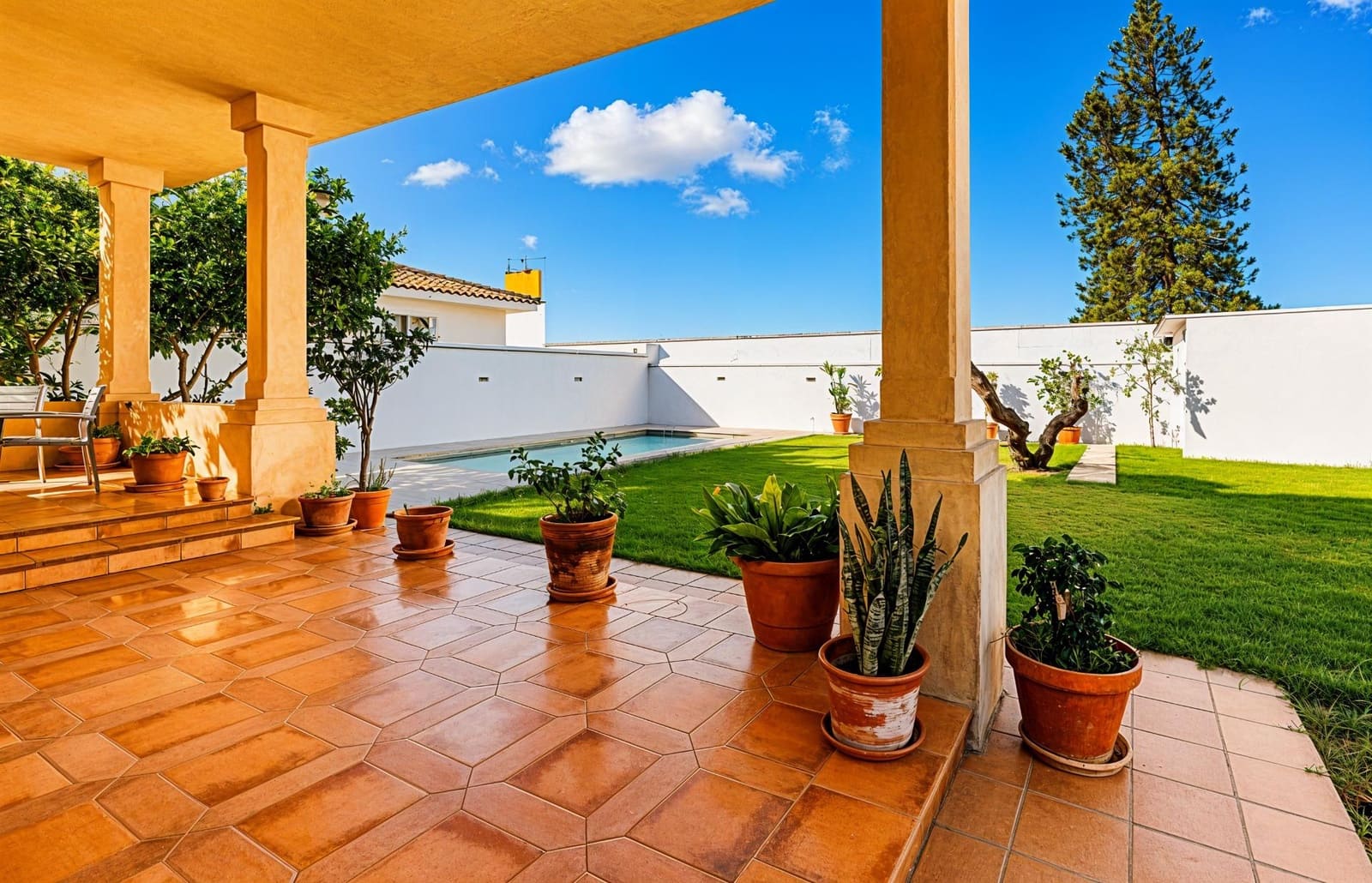 5 bedroom Villa for sale in Chiclana de la Frontera with pool garage - € 630,000 (Ref: 9337869)